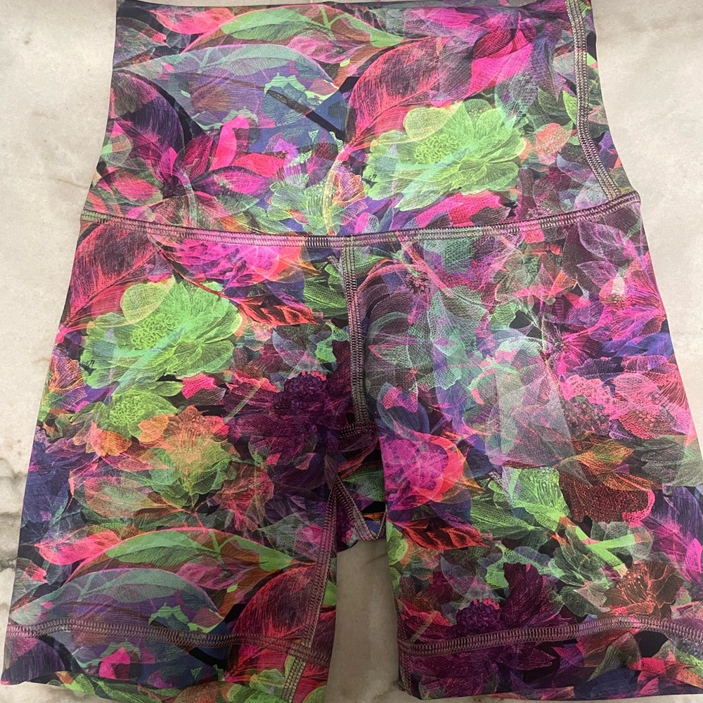 Lululemon Wunder Under train 6” high rise biker short